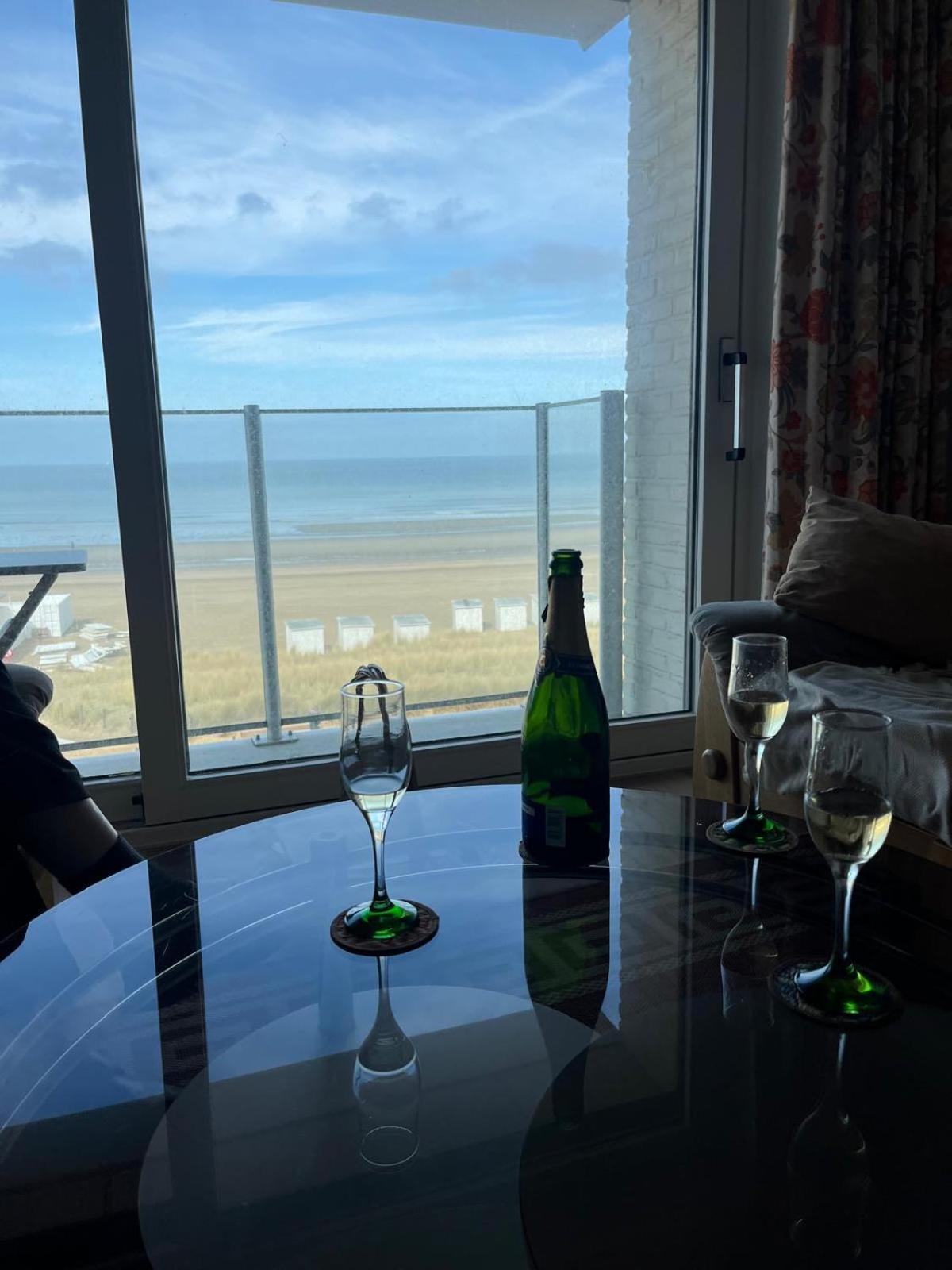 Seagull, Ruim En Volledig Vernieuwd Appartement Met Zeezicht In Westende Middelkerke Bagian luar foto