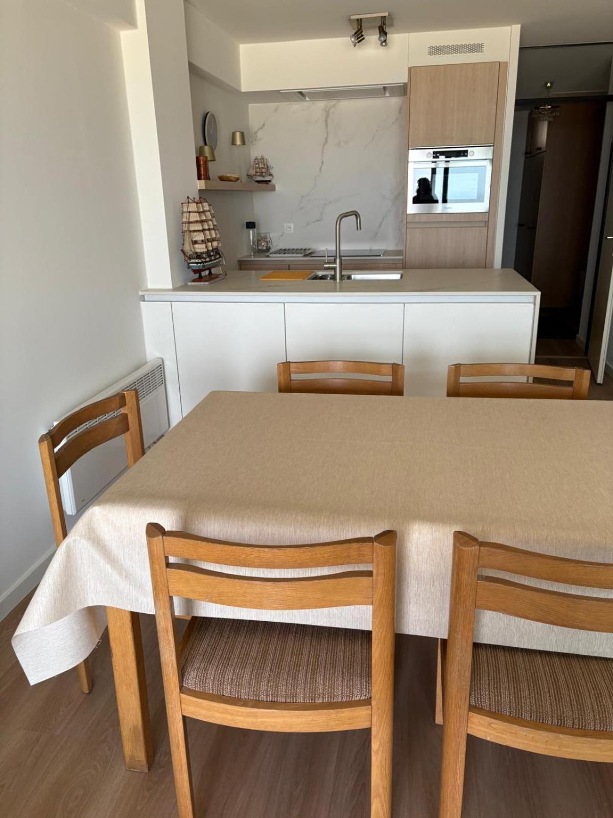 Seagull, Ruim En Volledig Vernieuwd Appartement Met Zeezicht In Westende Middelkerke Bagian luar foto