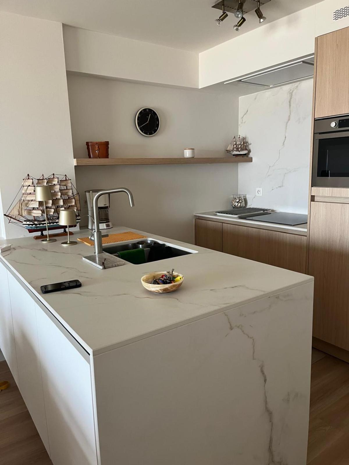 Seagull, Ruim En Volledig Vernieuwd Appartement Met Zeezicht In Westende Middelkerke Bagian luar foto