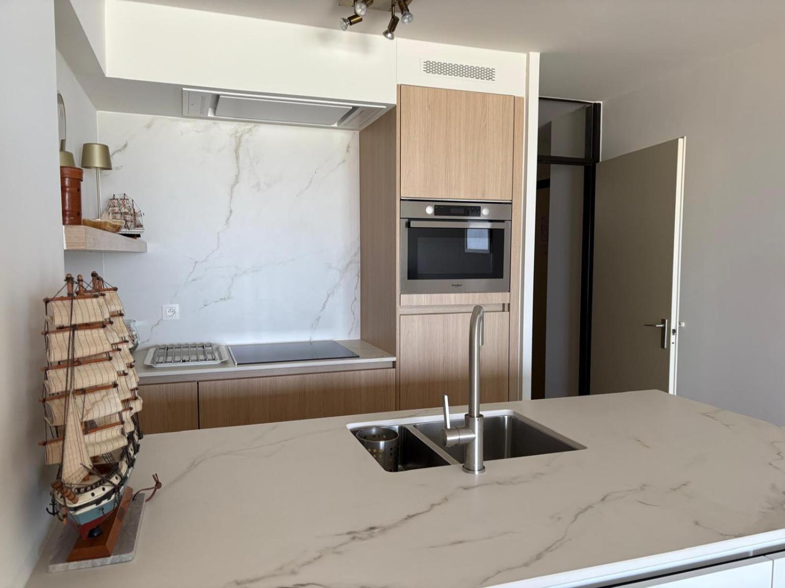 Seagull, Ruim En Volledig Vernieuwd Appartement Met Zeezicht In Westende Middelkerke Bagian luar foto